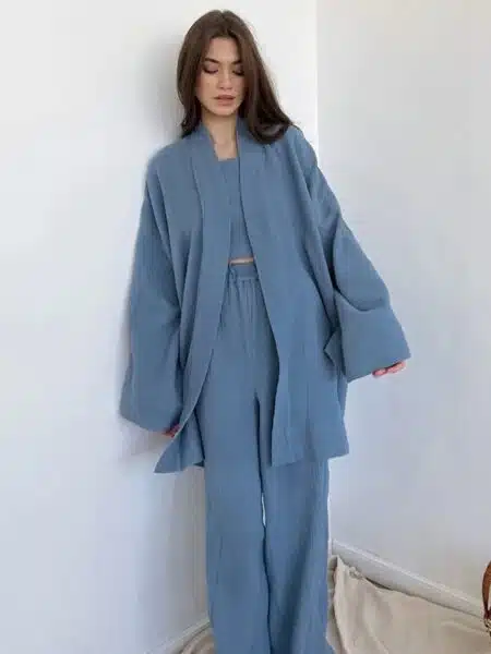 Ensemble kimono court femme en crêpe uni bleu