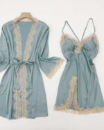 Ensemble kimono et nuisette bleu à dentelle beige