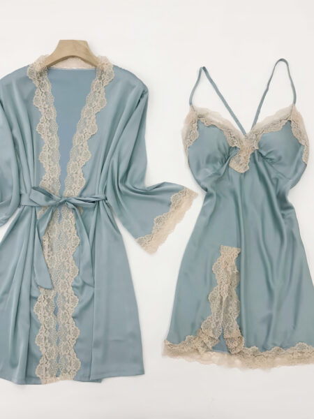 Ensemble kimono et nuisette bleu à dentelle beige