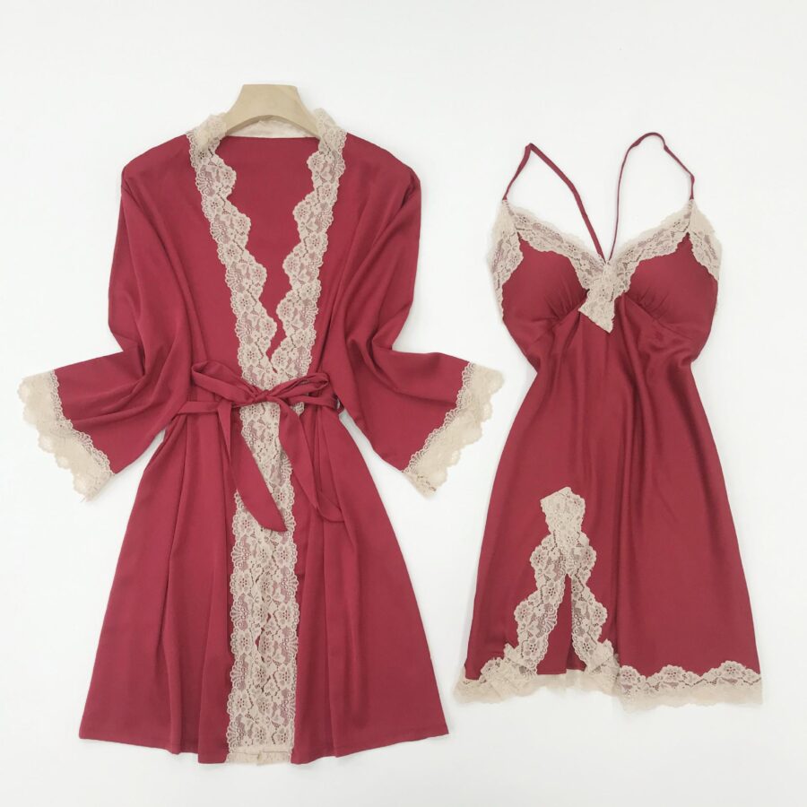 Ensemble kimono et nuisette rouge à dentelle beige