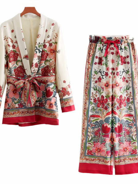 Ensemble pantalon kimono de couleur blanc à motif floral rouge et vert