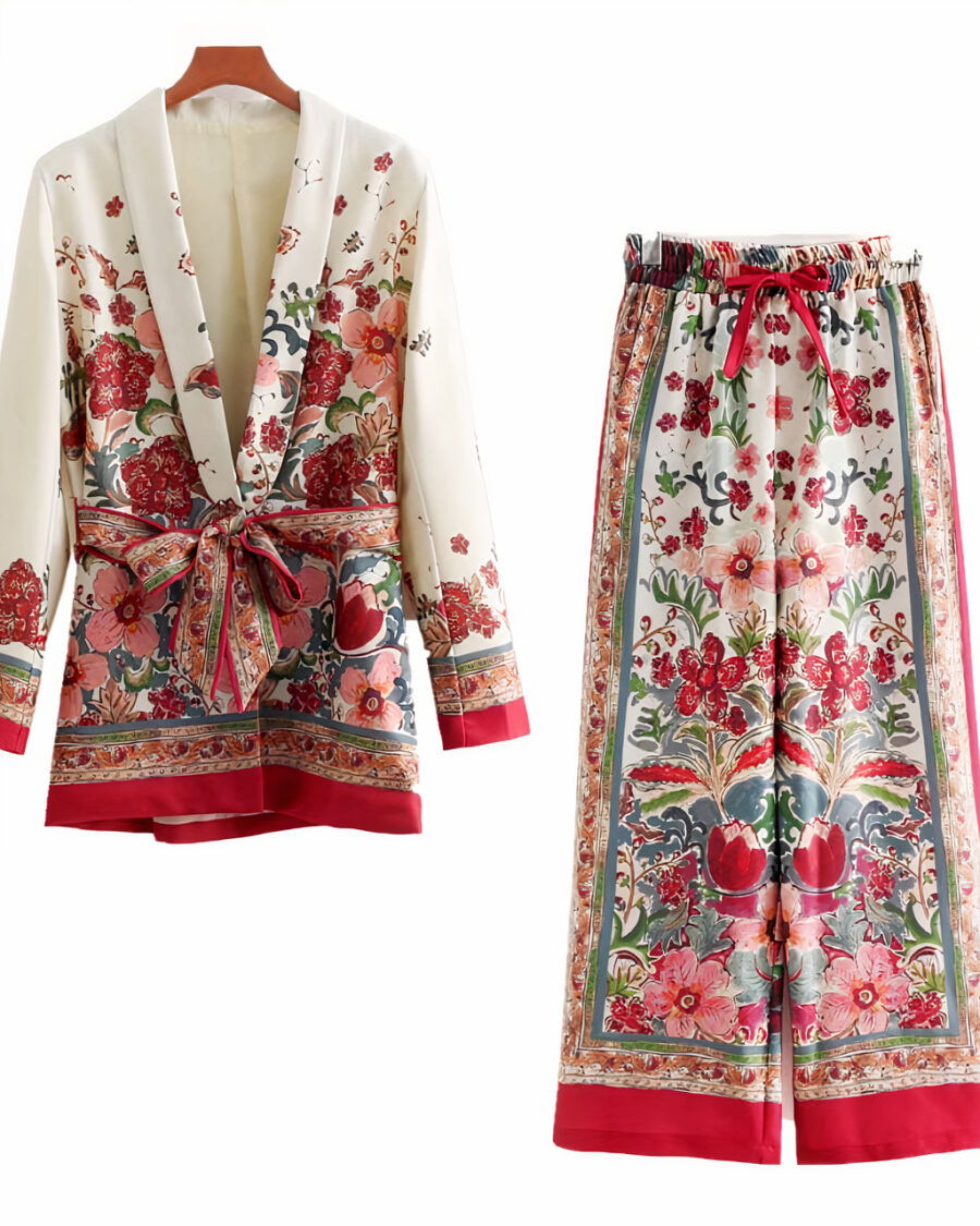 Ensemble pantalon kimono de couleur blanc à motif floral rouge et vert
