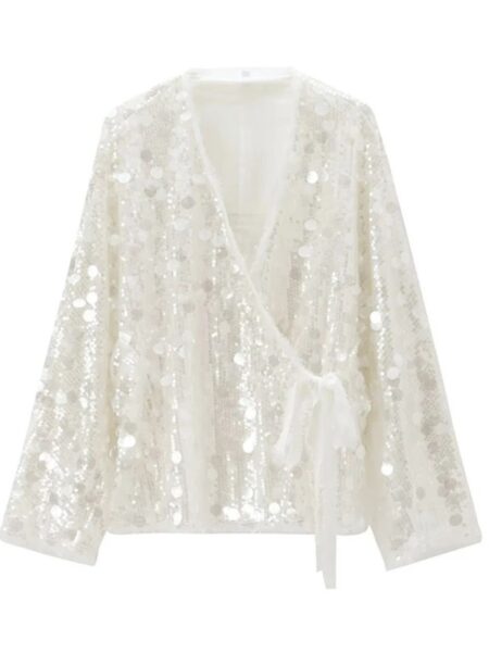 Kimono blanc à sequins sur fond blanc