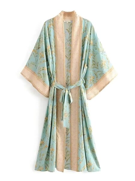 Peignoir kimono vert pour femme sur fond blanc