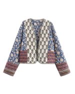 Veste kimono matelassée à imprimé fleuri sur fond blanc