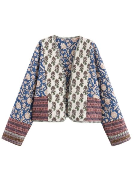 Veste kimono matelassée à imprimé fleuri sur fond blanc