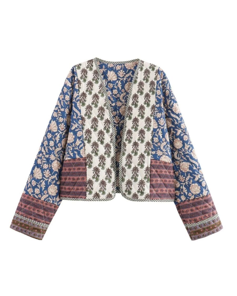 Veste kimono matelassée à imprimé fleuri sur fond blanc